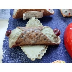 CANNOLO CON TOVAGLIOLO