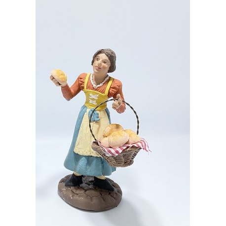 DONNA CON CESTA DI PANNI