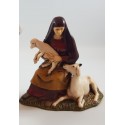 donna seduta con pecorelle