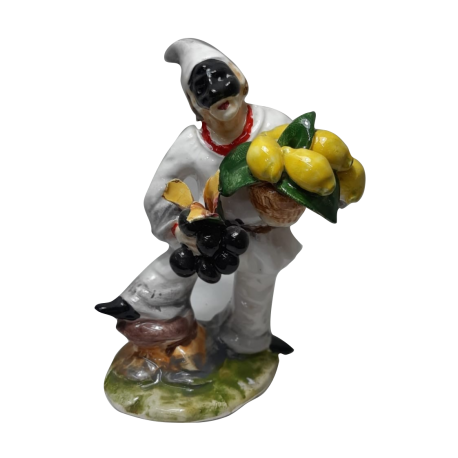 pulcinella con ceste di uva e limoni