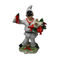 pulcinella con cesti di peperoncini e aglio