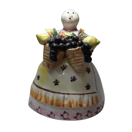 donnina con ceste di limoni e uva